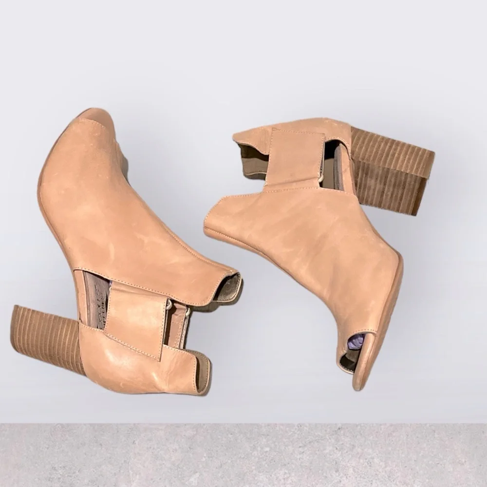 Aerosoles High Fashion Ankle Booties - size 8.5‎